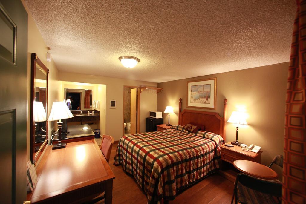 Executive Motel Eugene Room photo